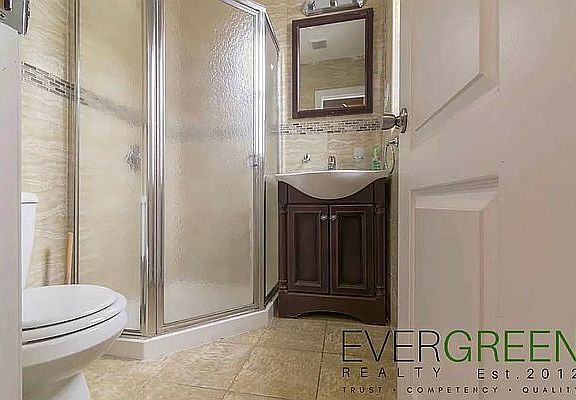 4th image of 1920 Pacific St #3D