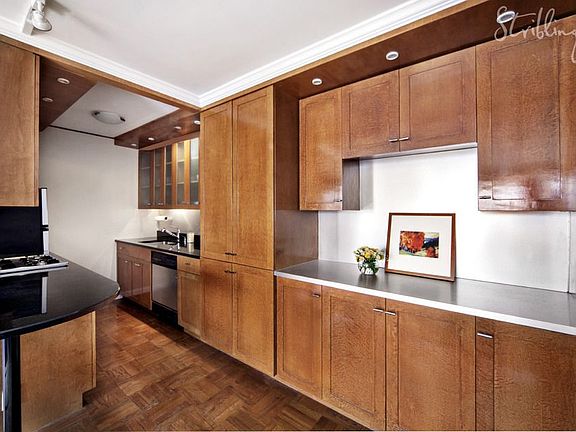 3rd image of 137 E 36th St #23D