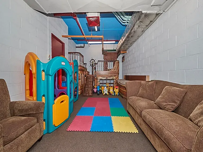 445 5th Ave #32G — Photo 9