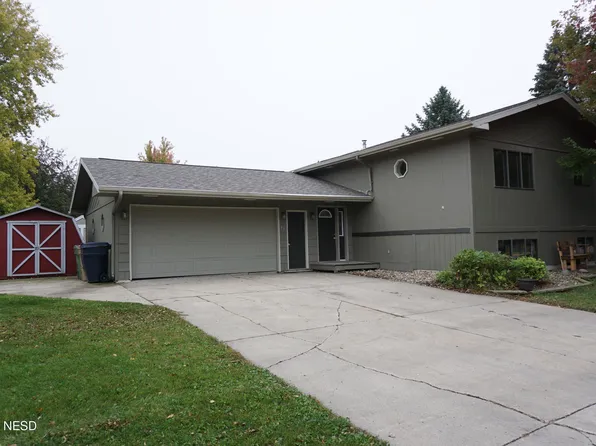 45 Sunrise Dr, Watertown, SD 57201