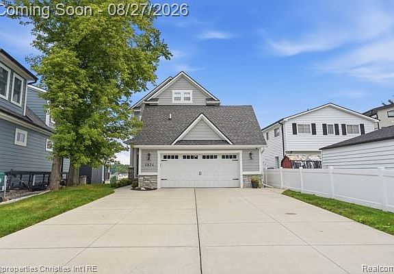 2nd image of 4824 Clinton Dr