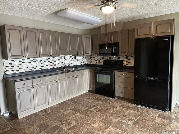 3rd image of 1637 1st St #305