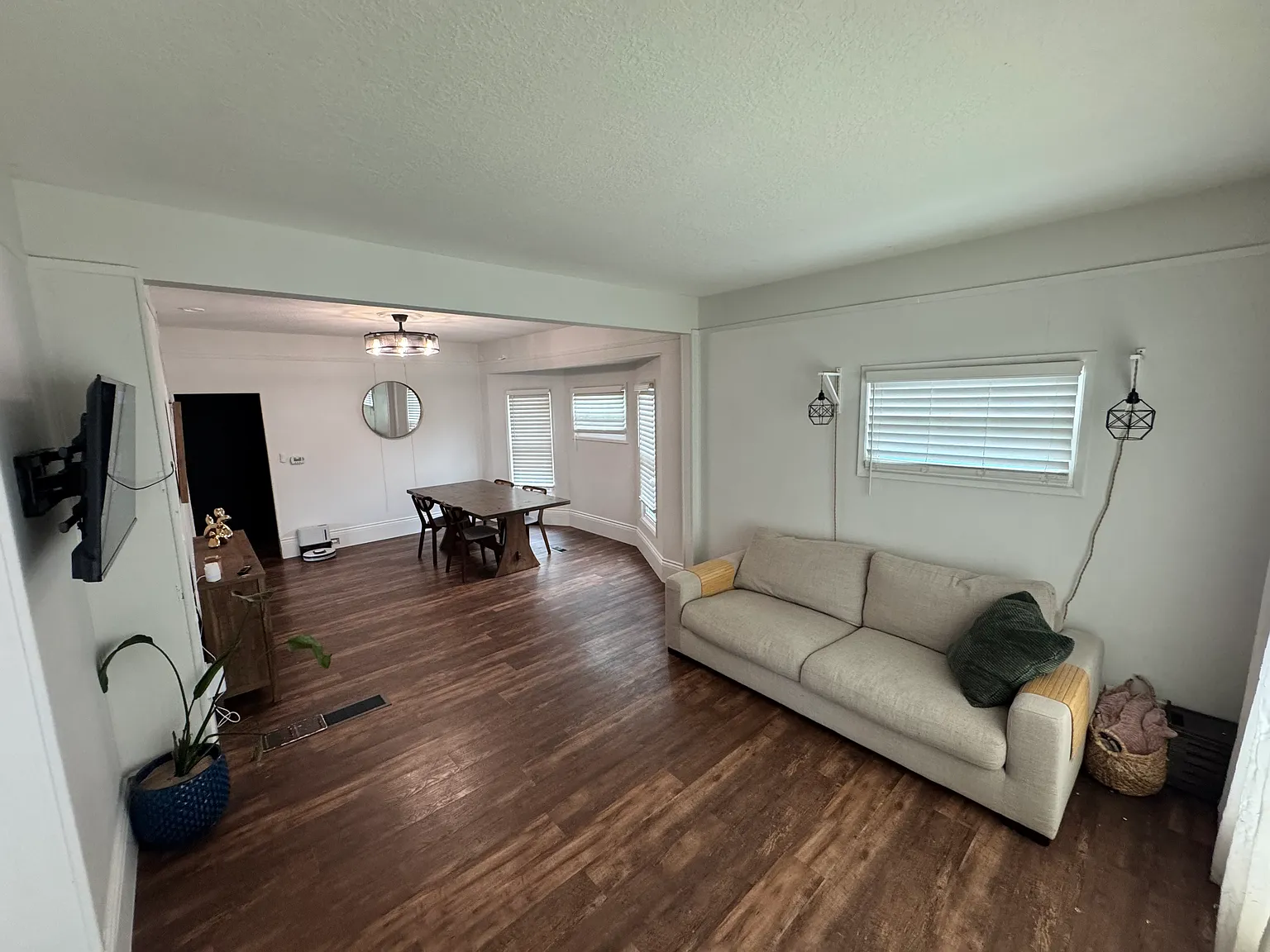 4 bed, 1800 sqft, $2,900 — Photo 2