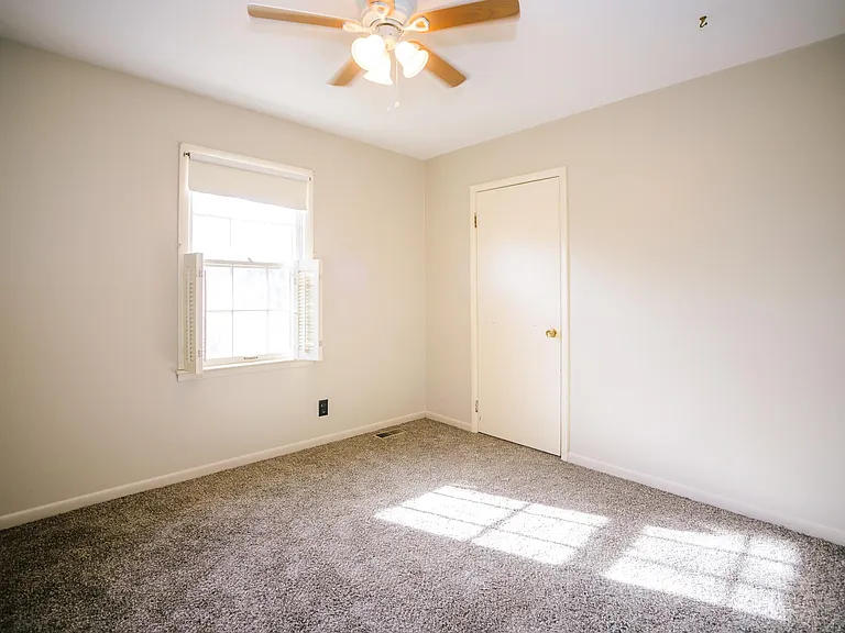 1301 Normandy Rd — Photo 17