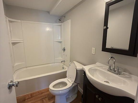 4th image of 343 Snell St