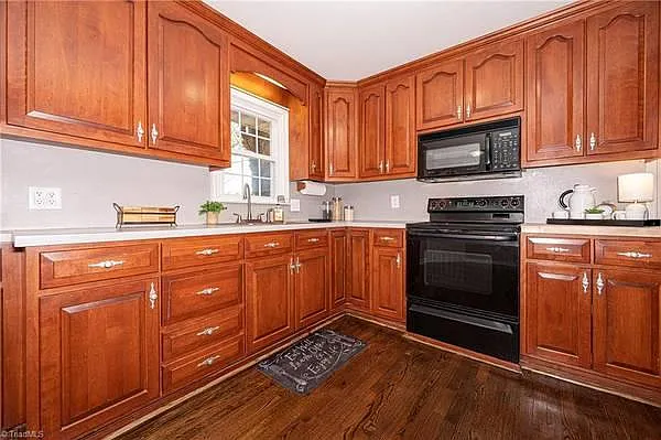 9092 Lasater Rd — Photo 20