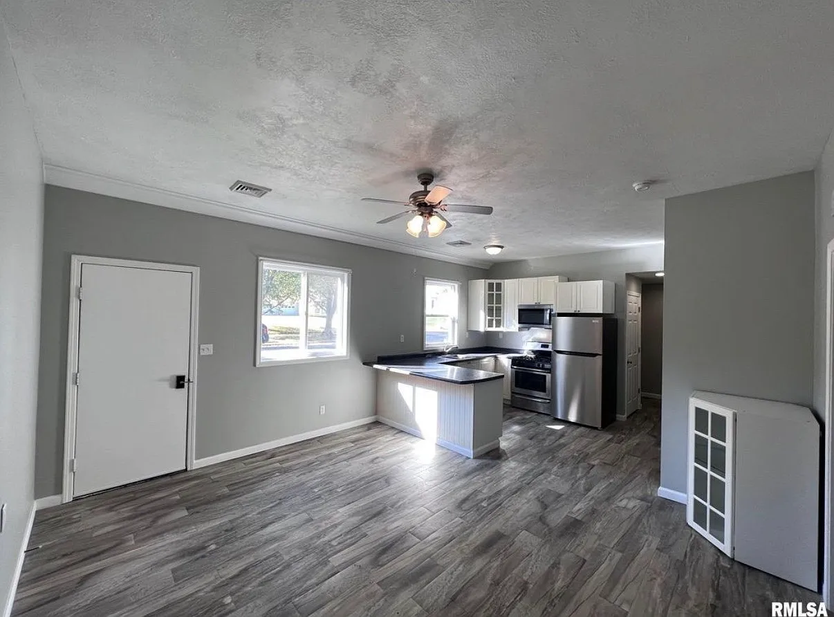 2 bed, 680 sqft, $1,100 — Photo 2