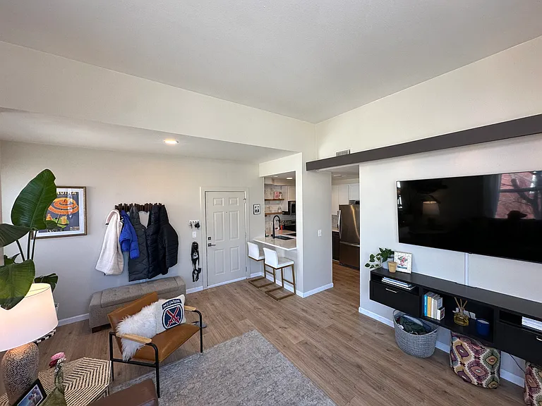 2818 Syracuse St #221 — Photo 7