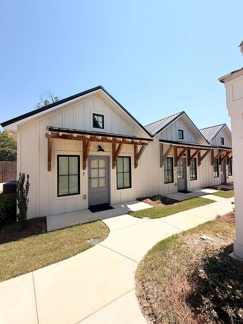 1Bed/1Bath Available in The Cottage District! — Photo 1