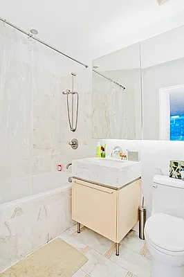 Rented by R New York | media 12