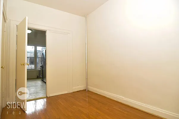 Rented by Sidewalk Realty LLC | media 7