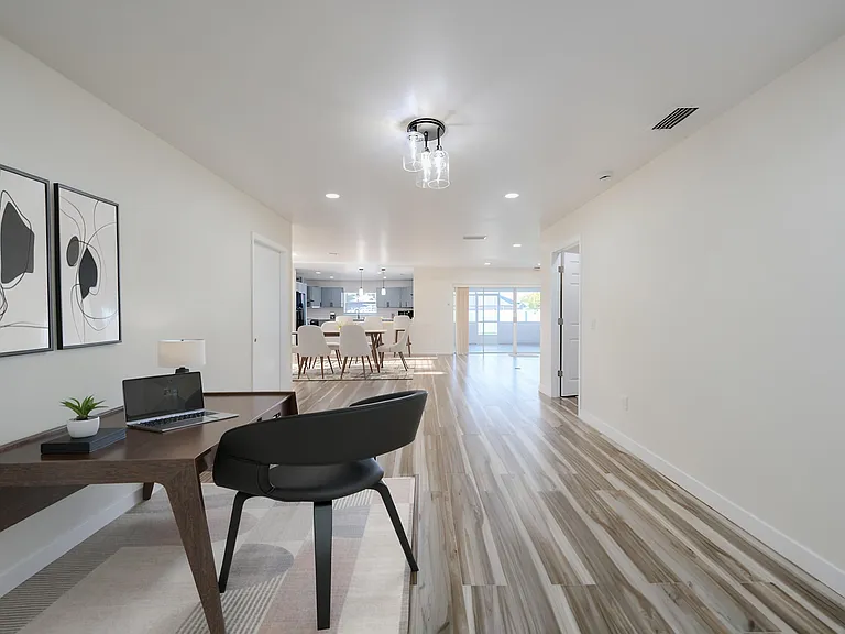 651 SE Degan Dr — Photo 6