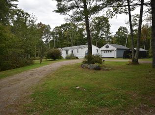 24 Ash Ln, Hope, ME 04847