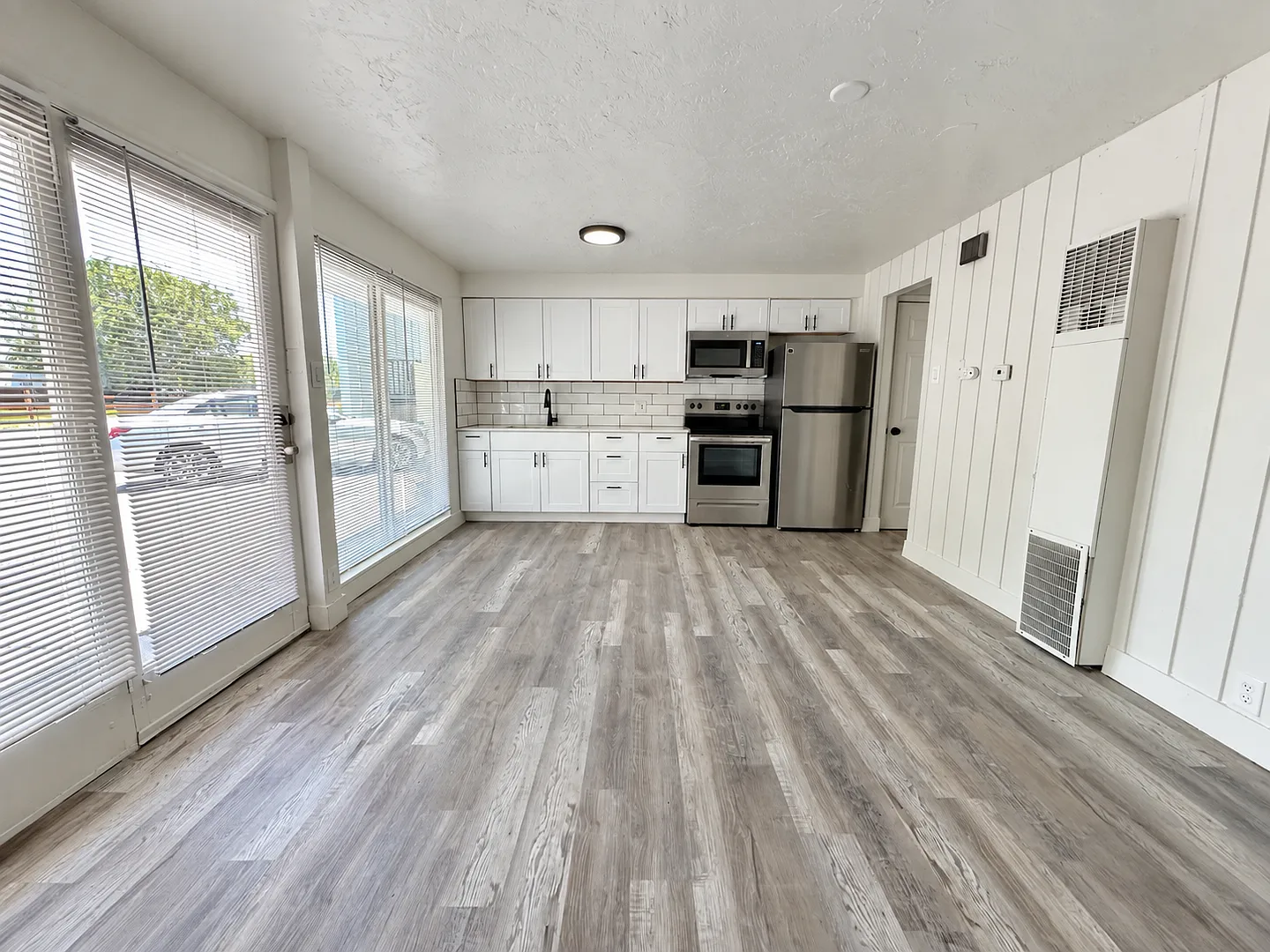 Two Months Free Updated 2 Bedroom With Wifi Included In Salt Lake City — Photo 1