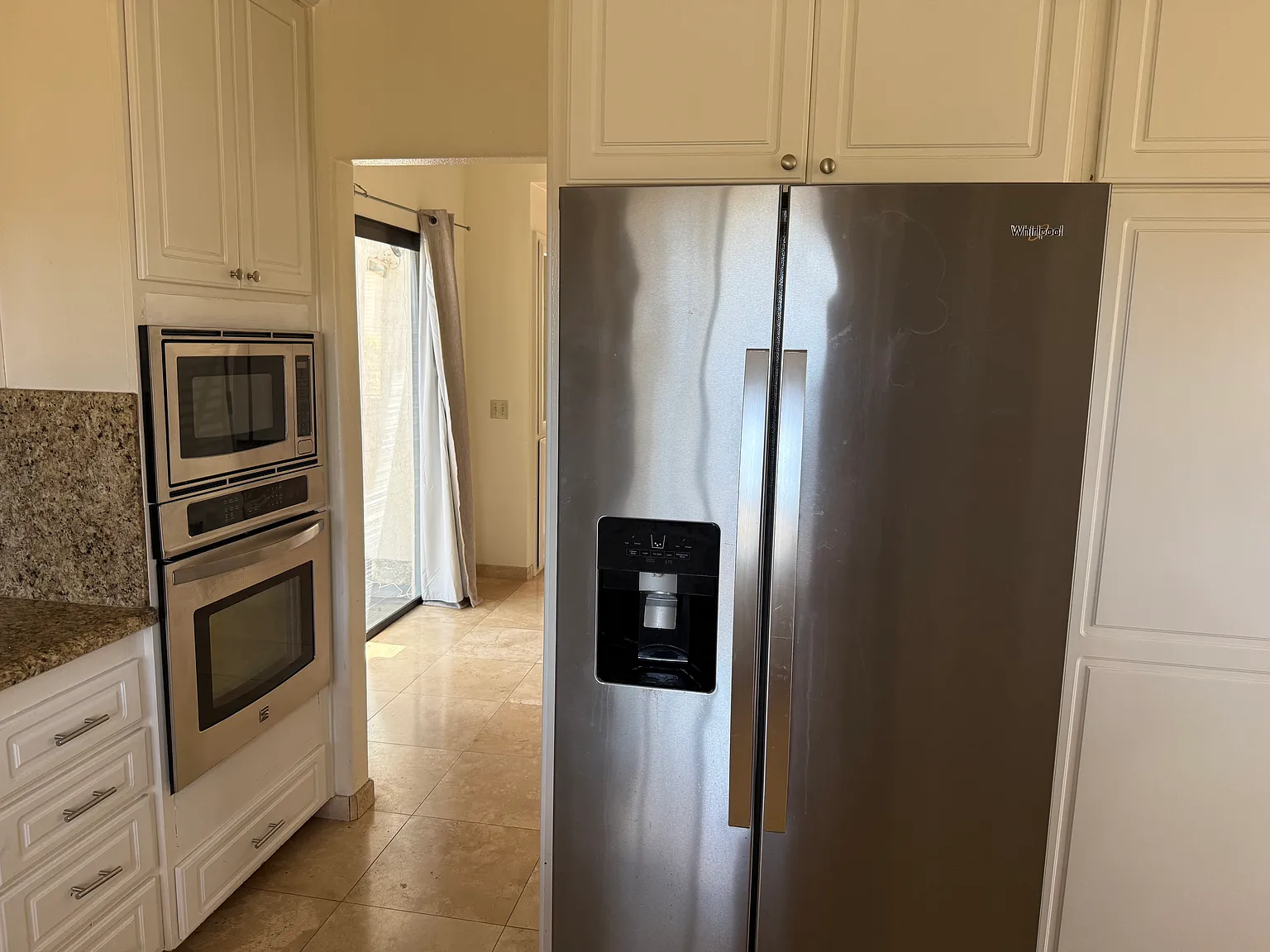3 bed, 2.5 bath, 2225 sqft, $5,175 — Photo 4