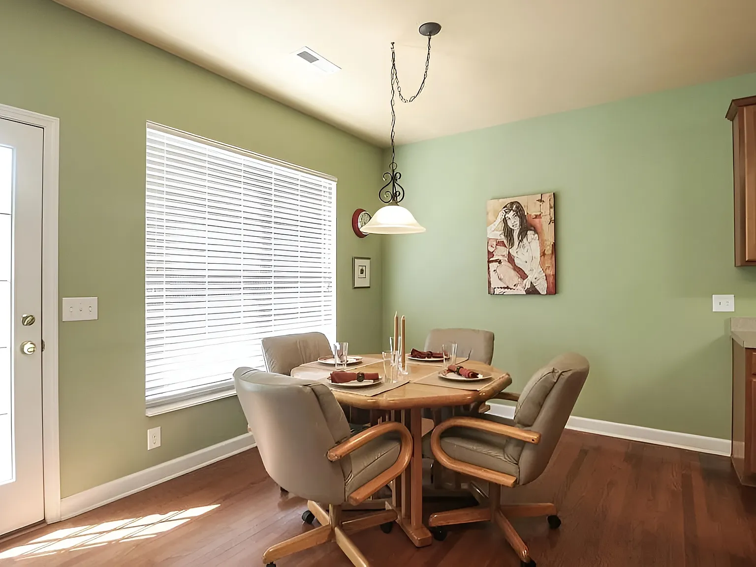 4 bed, 3057 sqft, $3,200 — Photo 4