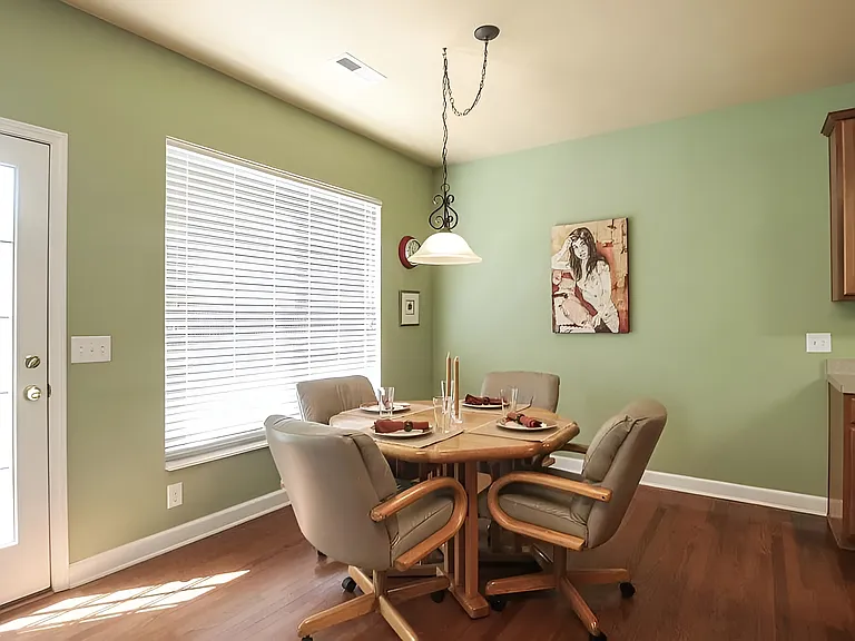 3015 Cairns Dr W — Photo 4