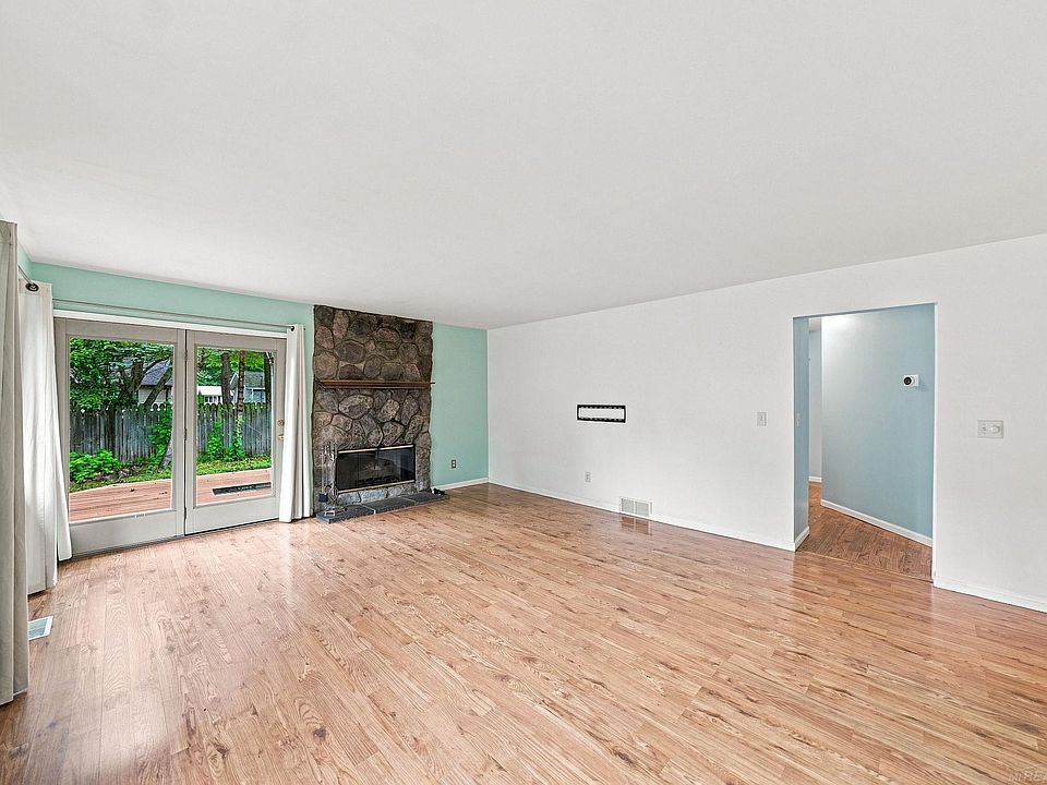 474 Maple St, photo 12