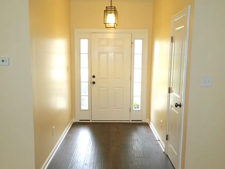 498 Sebastian Dr — Photo 2