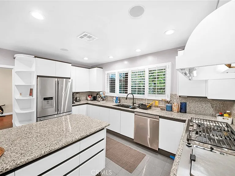 2500 Benedict Canyon Dr — Photo 12
