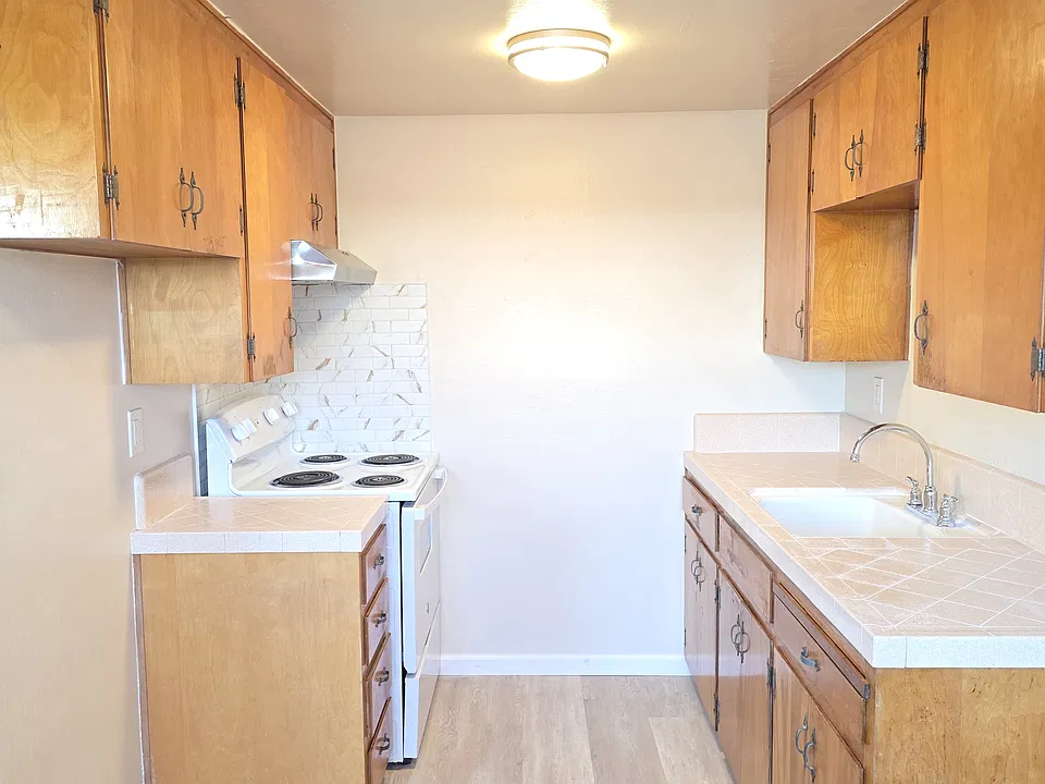 1364 N 1st St #1364