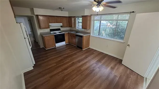 1 bed, 1.0 bath, 700 sqft, $1,100 — Photo 2