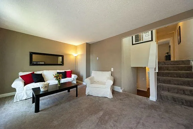 The Elms Apartments — Photo 16