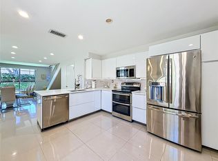 952 Sevilla Cir, Weston, FL 33326