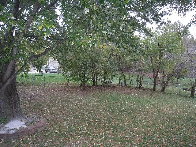 9609 N Charlotte St — Photo 24