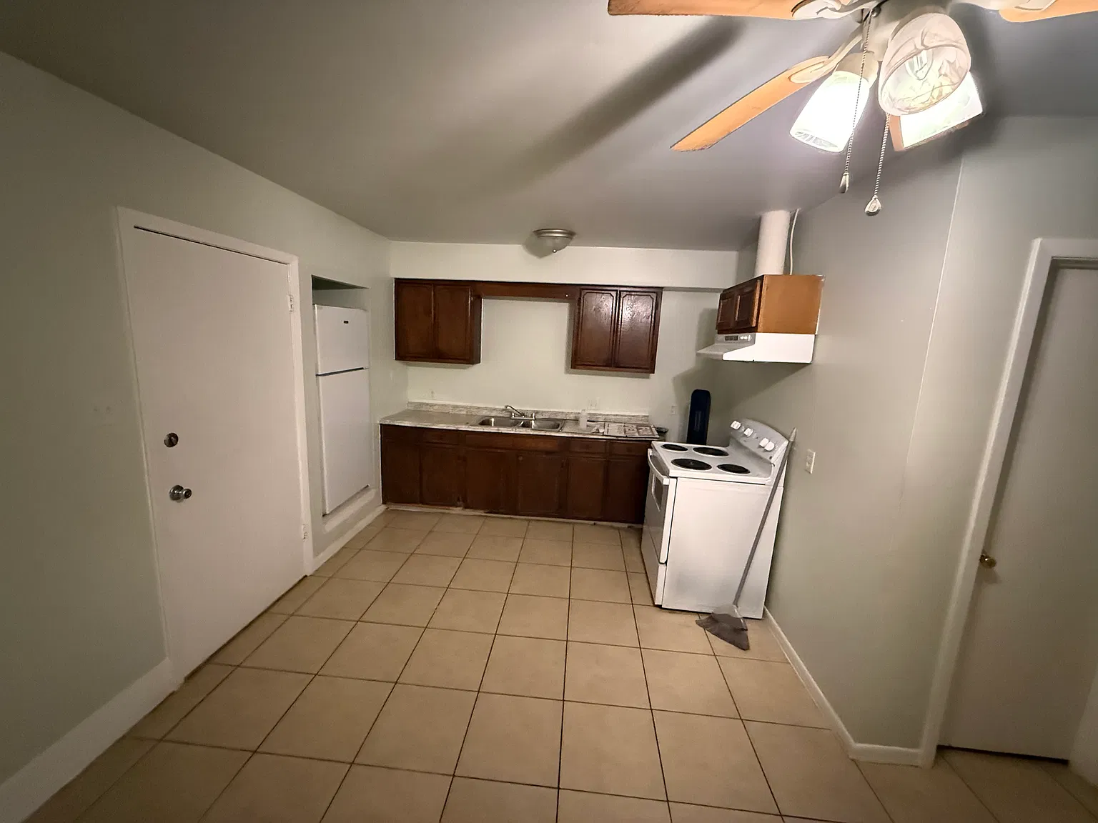 Studio, 400 sqft, $850 — Photo 1