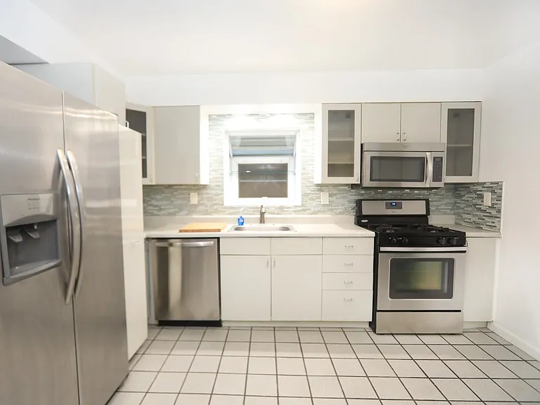 391 Manila Ave #2 — Photo 3