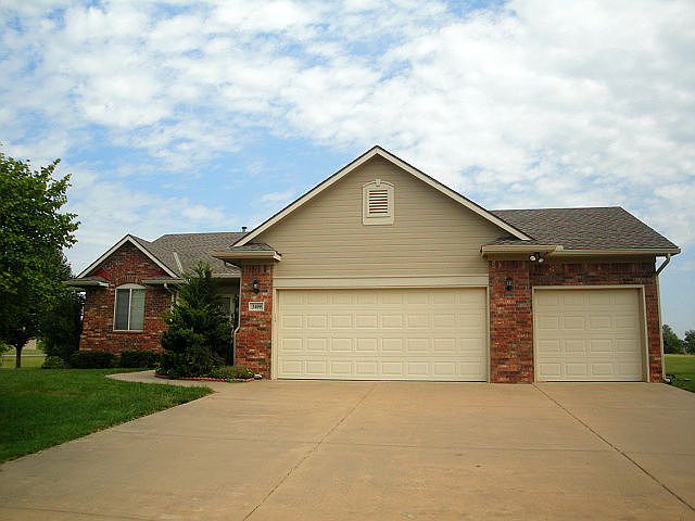 1st image of 3409 N Bridgewood Cir