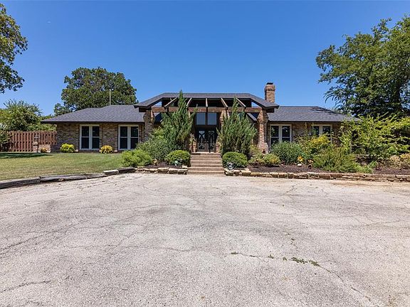 3rd image of 313 Clear Lake Ln
