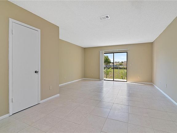3rd image of 207 Eden Ln APT D