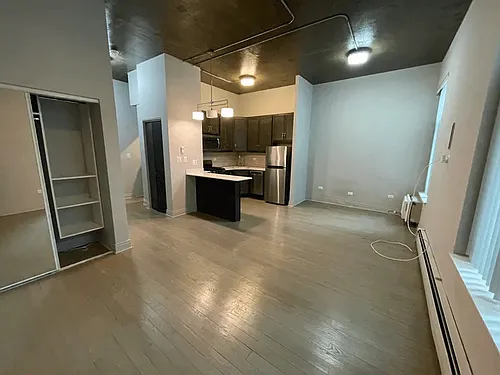 4602 N Clarendon Ave #102 Photo 1