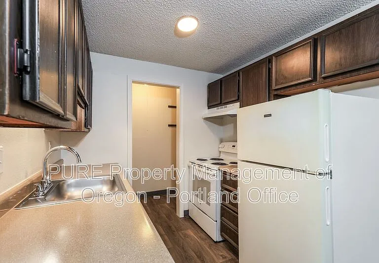 Parkway Garden — Photo 97