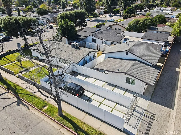 15803 Chatsworth St — Photo 2