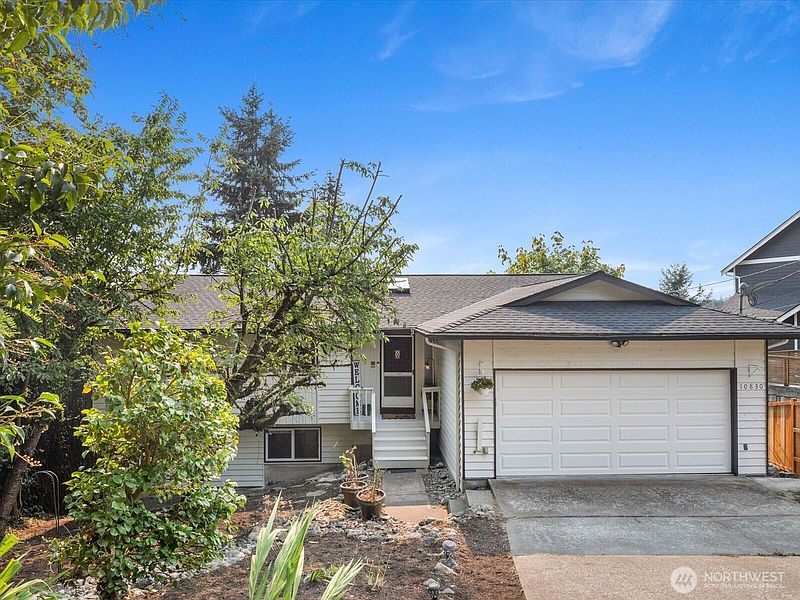 2nd image of 10830 Lake View Drive