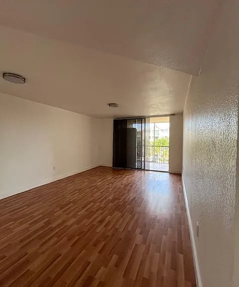 8235 Lake Dr #401 — Photo 2