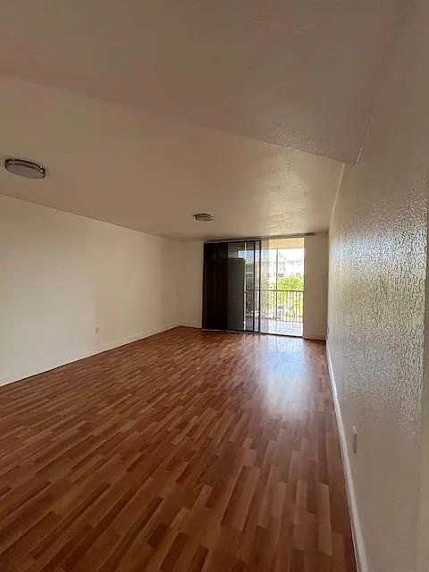 8235 Lake Dr #401