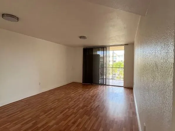 8235 Lake Dr APT 401, Doral, FL 33166