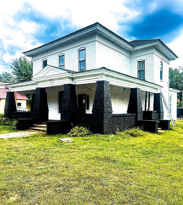 2nd image of 419 Maple St