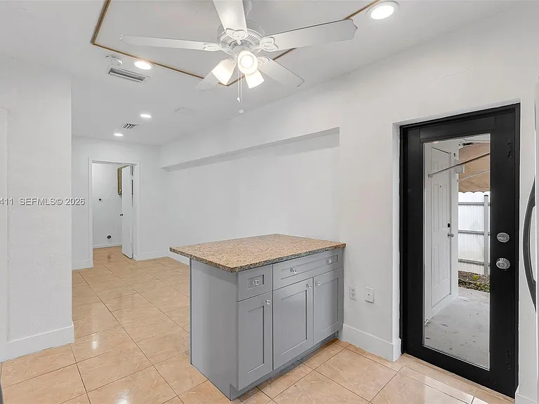6101 SW 24th St — Photo 6