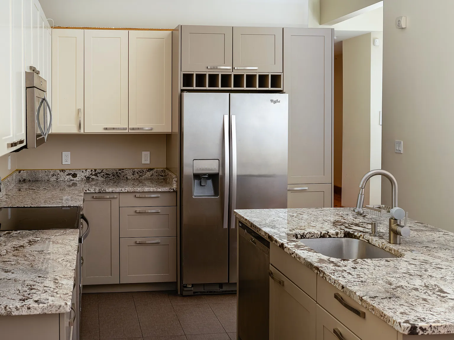 2 bed, 1000 sqft, $2,500 — Photo 1