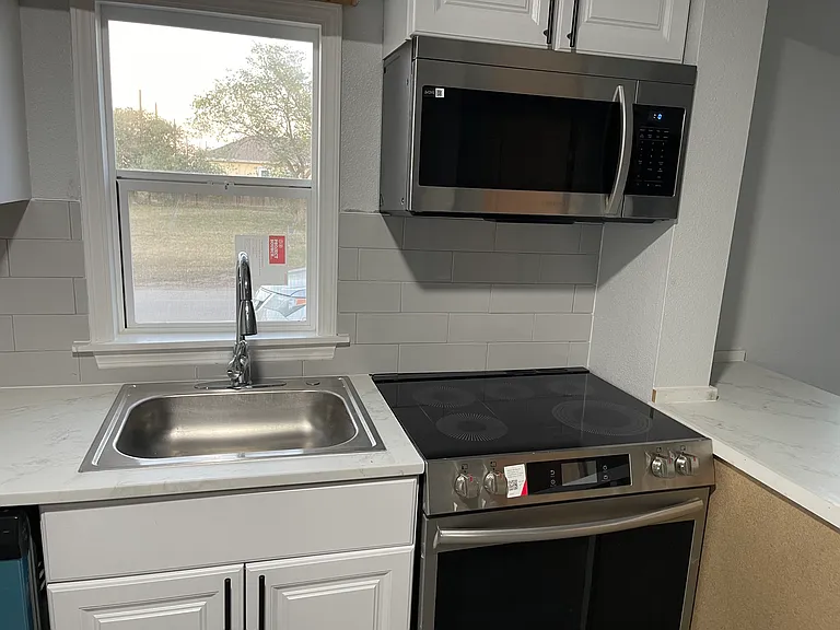 1409 E Wall St — Photo 9