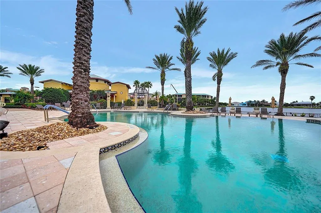 3 bed, 2.0 bath, 1915 sqft, $2,300 — Photo 3