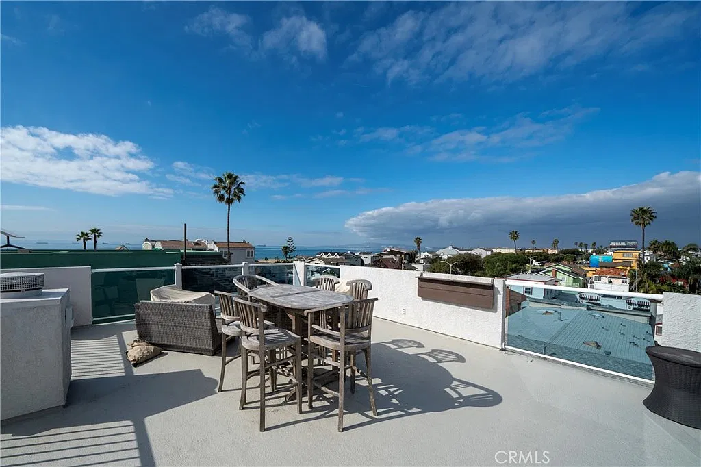 4 bed, 3.5 bath, 2256 sqft, $8,000 — Photo 1