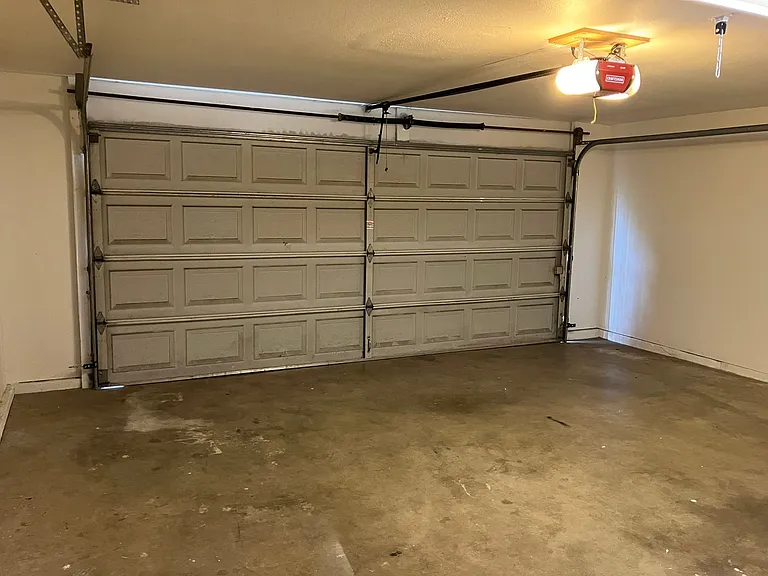 2704 Snyder Ave — Photo 21