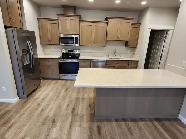 14916 Canyon Rd E, Puyallup, WA 98375