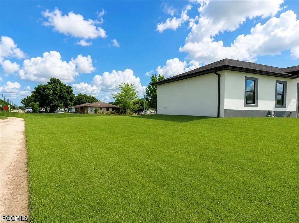 3 bed, 2.0 bath, 1200 sqft, $2,000 — Photo 4